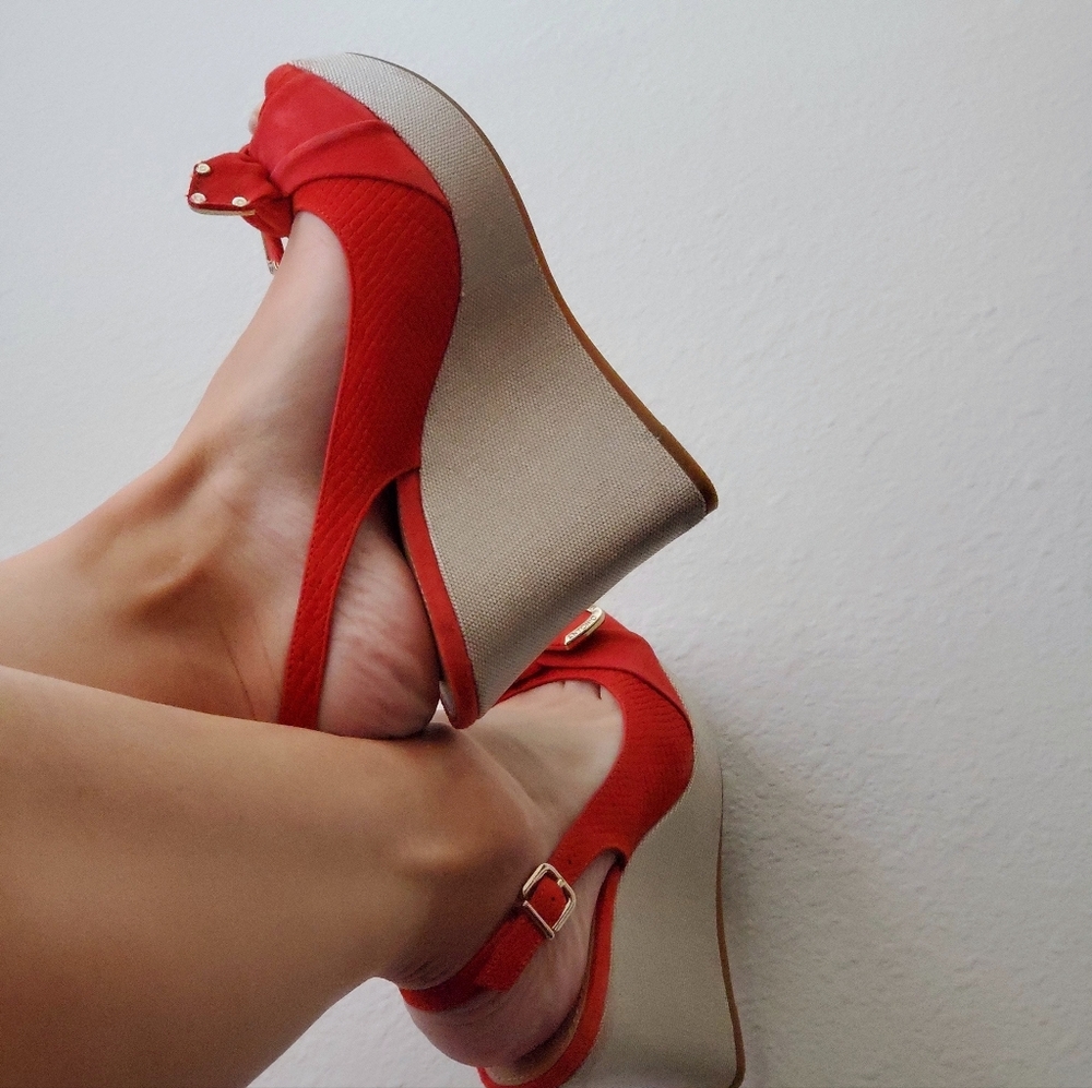 SOLD New Antonio Melani Coral Wedge w/sling back adjustable strap - Picture 2 of 9